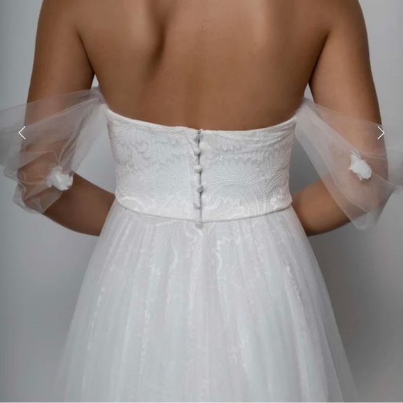 Grace Loves Lace: Star Gown
Bust:32A
Detachable draped tulle armbands - Picture 10 of 15